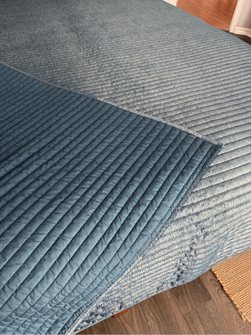 Cloud 9 Design King Maya Velvet with with Shams - Navy & Silver